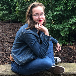 Meg Mechelke headshot