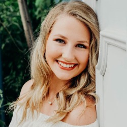 Kayce Drevline headshot