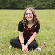 Sammi Lewis headshot